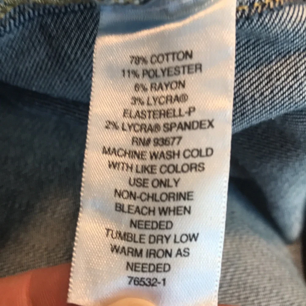 NEW Liz Claiborne Wide Leg Jean. 16‎